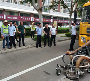 Competing on the same stage, smiling proudly! WELLROAD water blasting removal truck in Suqian's "Live Demonstration Bidding" and won the victory